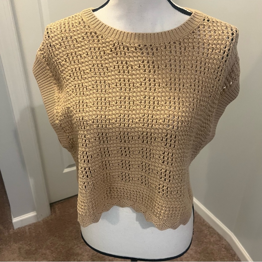 AQUA
Cotton Crochet Crop Top
Nwt small. Brand new - Picture 3 of 10
